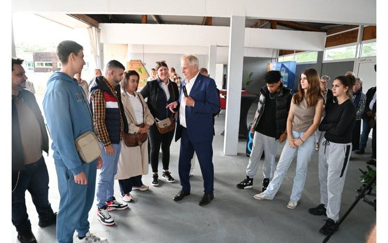 La fresque d’Aquagliss inaugurée par les jeunes de Moissons nouvelles