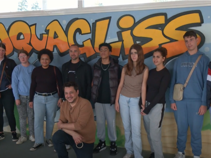 Retour sur la deuxième fresque réalisée par des jeunes à la piscine Aquagliss (Moselle)