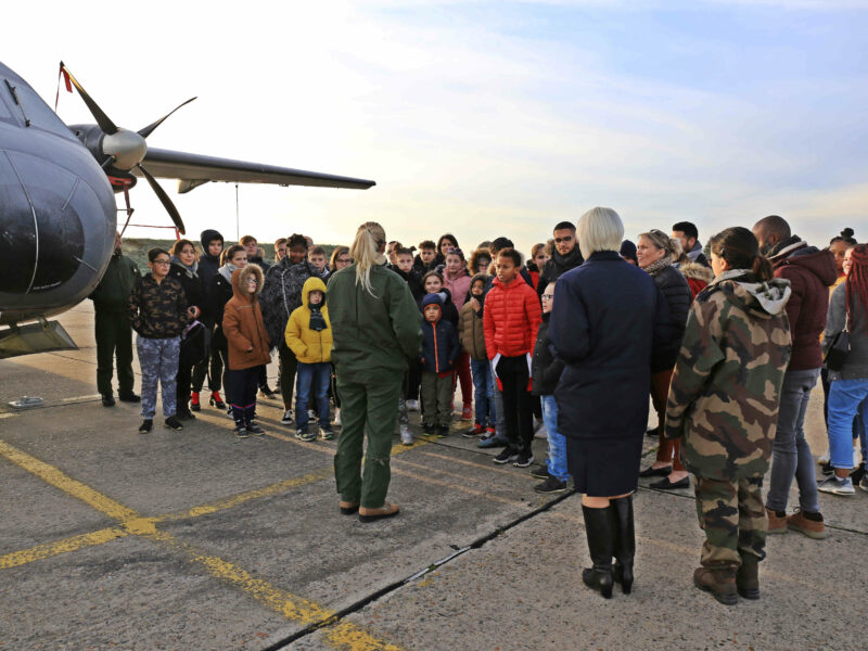 Les jeunes d&rsquo;Evreux visitent la base aérienne militaire 105 « commandant Viot »