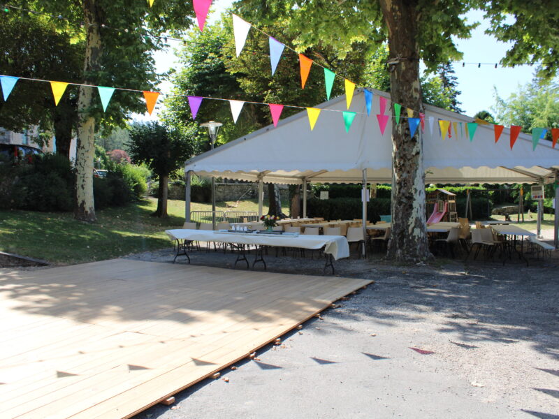 La guinguette se met en fête au DITEP Saint-Yves pour célébrer la fin de l’année !